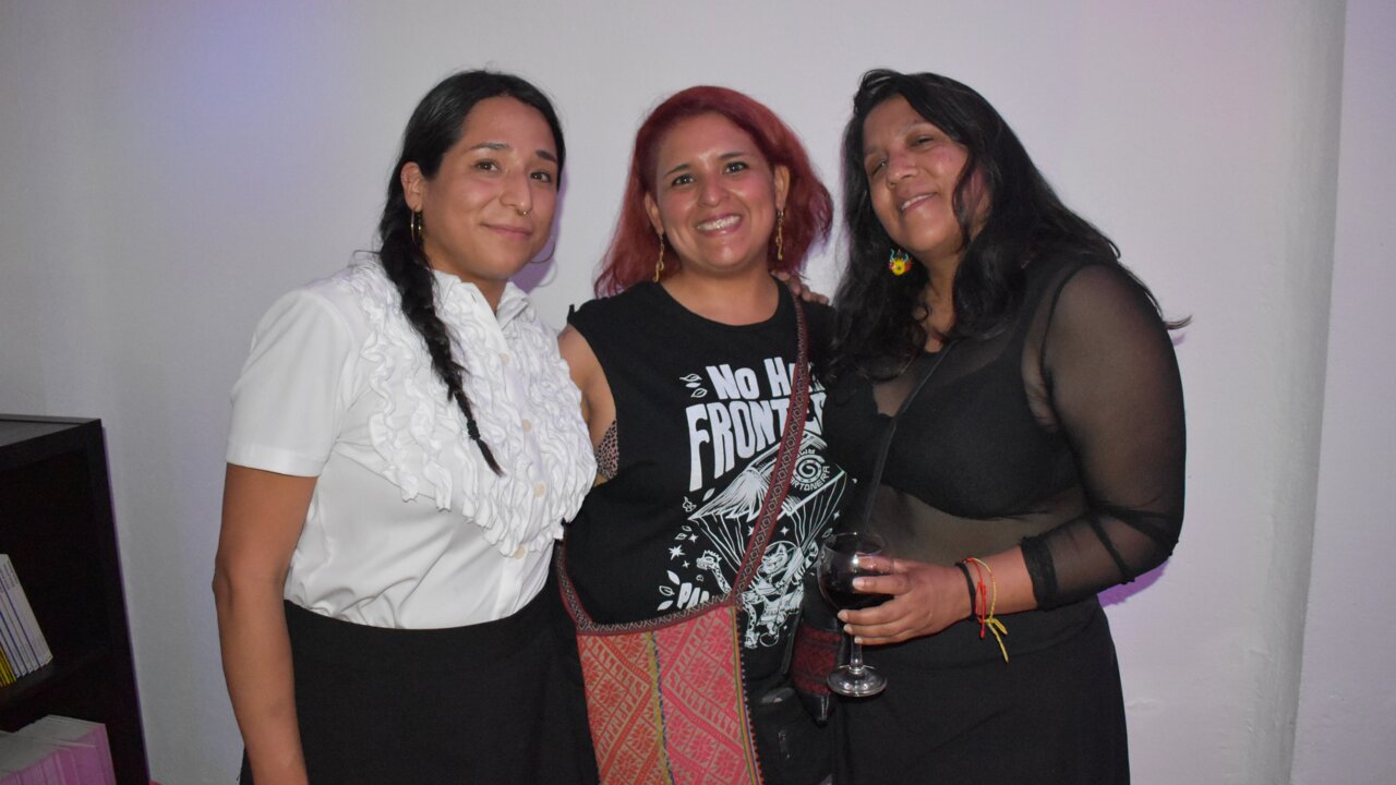 Juliette Robles, Johanna Casafranca y Gabriela Wiener durante un evento en Sudakasa en Madrid. NICOLE VARGAS.