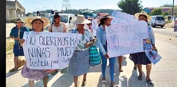 Pobladores marchan pidiendo justicia tras el trágico infanticidio de la niña Adriana en el Trópico. / RADIO TELEVISIÓN CARRASCO
