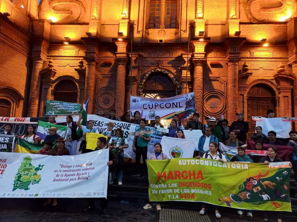 Foro por la Tierra concluyó con marcha y mitin en Santa Cruz. SUMANDO VOCES