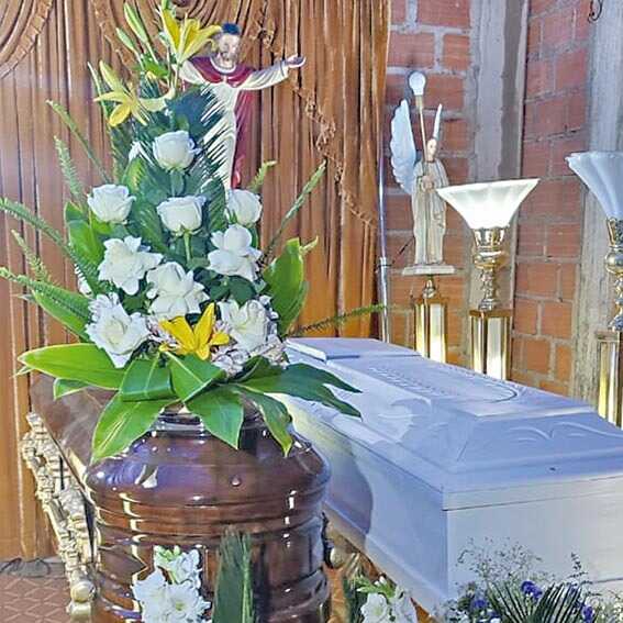 En Vinto, familiares despidieron a Rebeca Mamani y a su prima de 12 años, víctimas del accidente en Morochata. /  MARCO SANABRIA-ATB