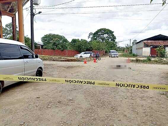 Cuerpo de Alfredo R. tendido en el piso tras el ataque en el barrio Paraíso, Entre Ríos, Cochabamba, el 1 de noviembre. / CORTESÍA